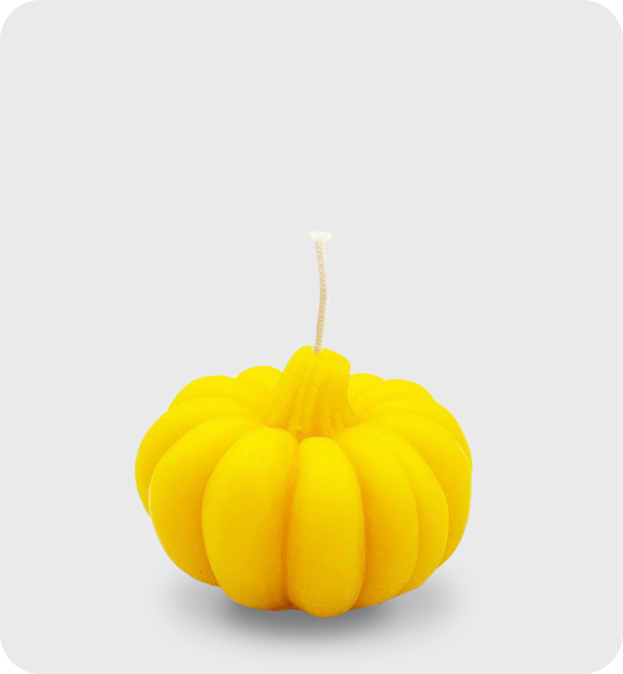 Свічка з натурального воску в формі маленького жовтого гарбуза ручної роботи