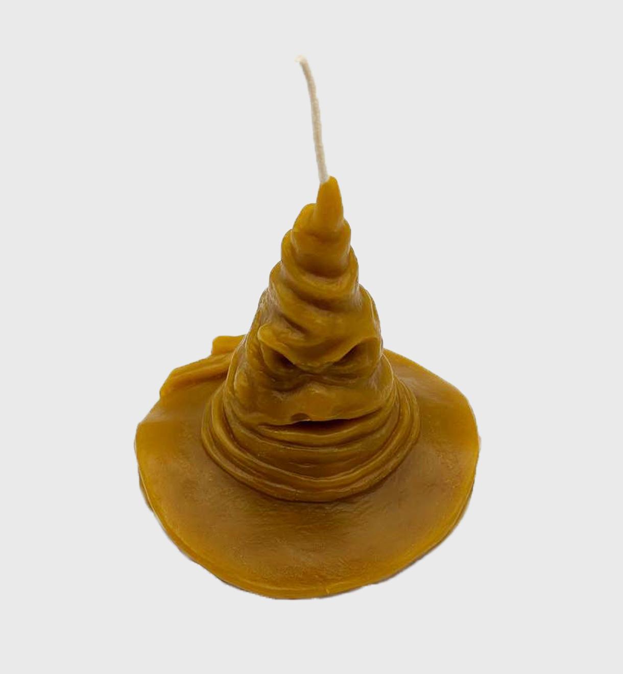 Свічка у формі розподільчого капелюха з натурального воску